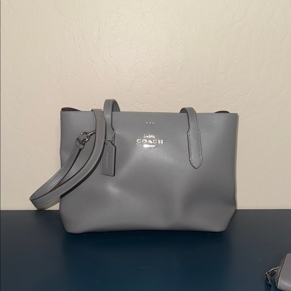 Coach Elegant Gray Tote and‎ Wallet Set - Picture 2 of 12